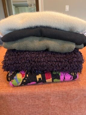 Bundle of 5 cozy sweaters in L/XL—mix of textures and styles, perfect for fall